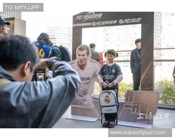 齐达内上海之行与小朋友互动踢球还在胡同里切磋乒乓球乐趣无穷 齐达内上海之行与小朋友互动踢球还在胡同里切磋乒乓球乐趣无穷