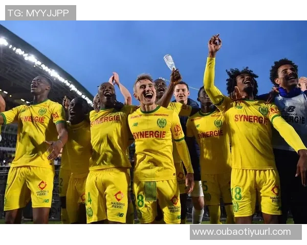 朗斯时隔19年重返法甲榜首托万双响助球队逆转昂热 朗斯时隔19年重返法甲榜首托万双响助球队逆转昂热